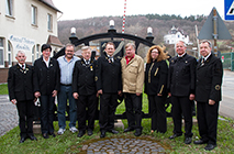 Hans hinter der Theke